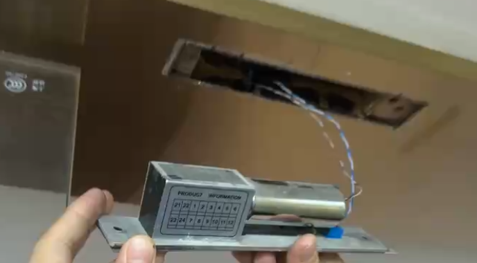 玻璃门电插锁